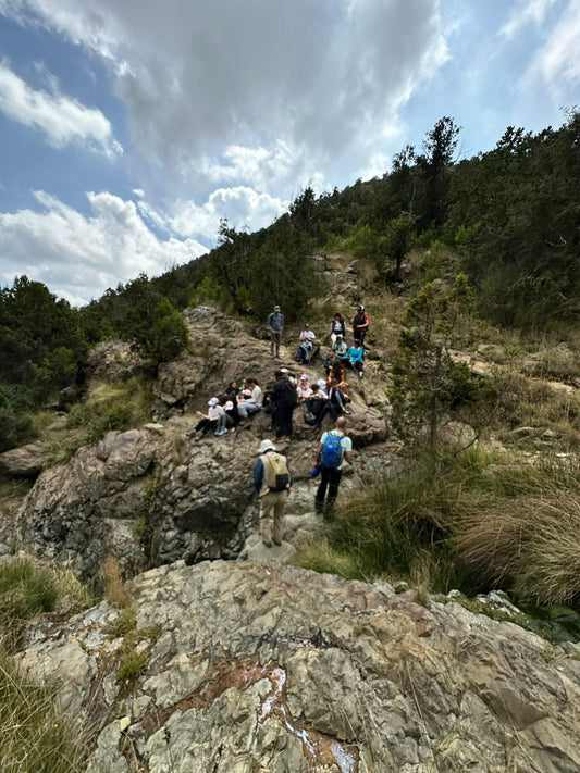 Hiking  (Thah)
